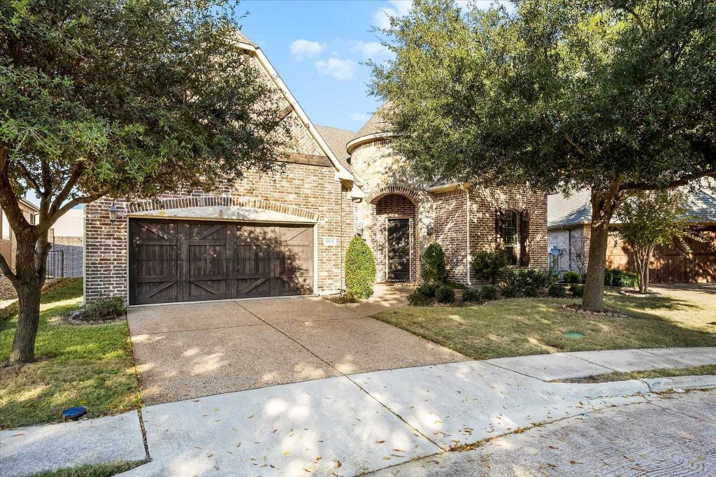 Property photo 1 of 31