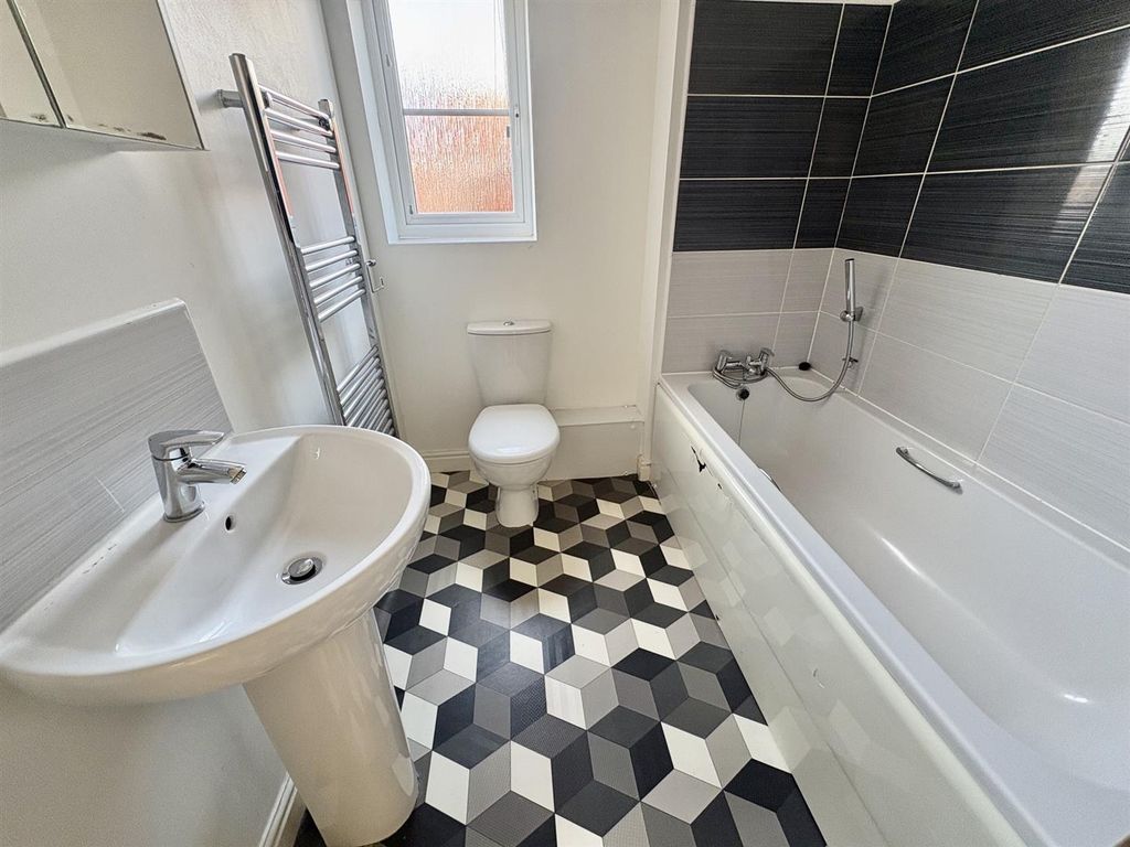 Property photo 3 of 12