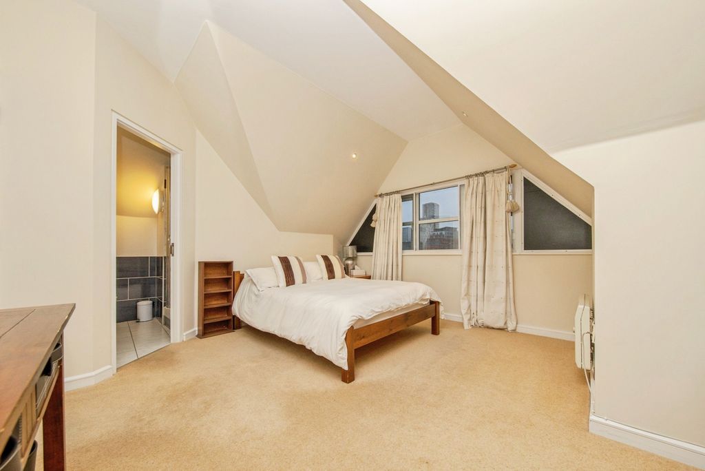 Additional image 7 of 2 bed flat for saleSt. Peters Street, Ipswich, Suffolk IP1