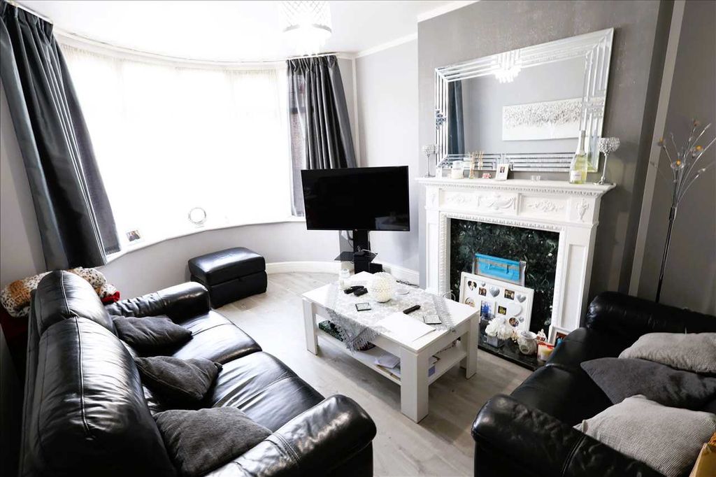 Property photo 2 of 13 Lounge