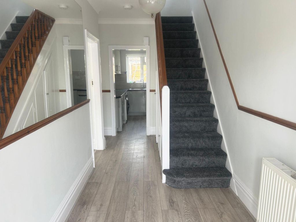 Property photo 2 of 19 Photo 3