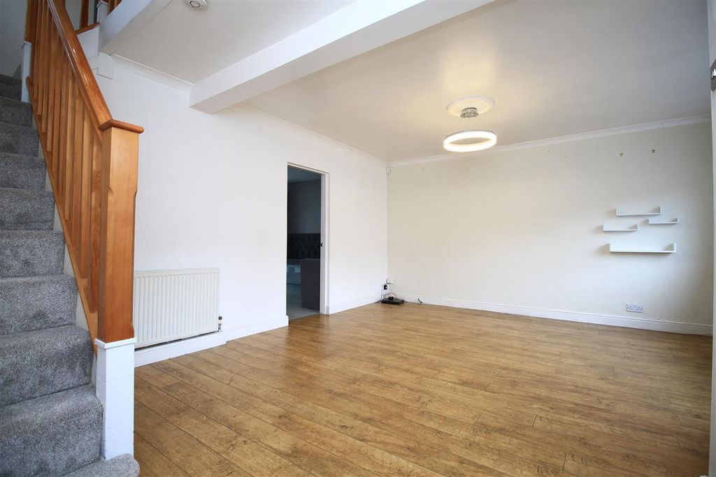 Property photo 3 of 21 Lounge.Jpg