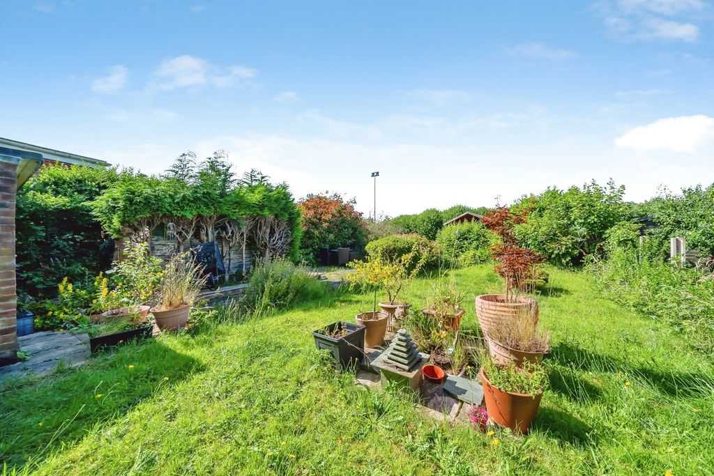 Property photo 3 of 14 Garden