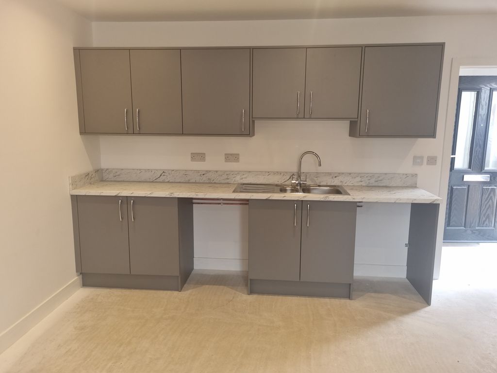 Property photo 2 of 8 Kitchen