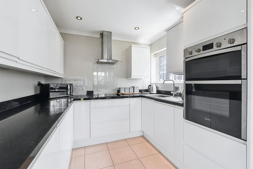 Property photo 3 of 18 Kitchen.Jpg