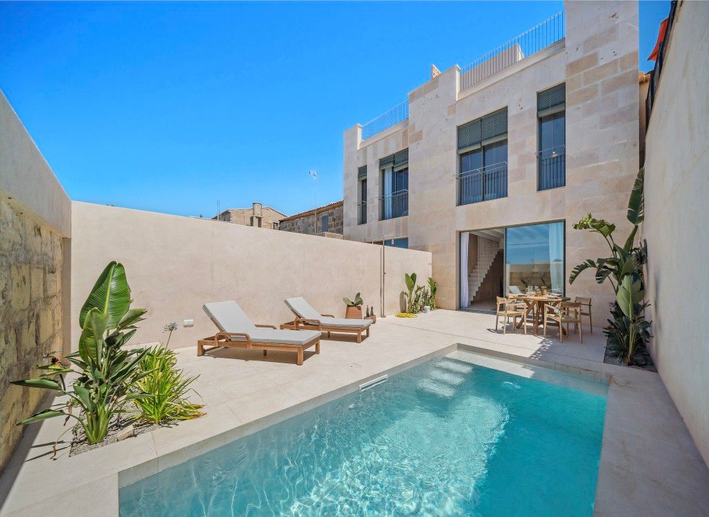 Property photo 1 of 14 Exterior And Pool (2)