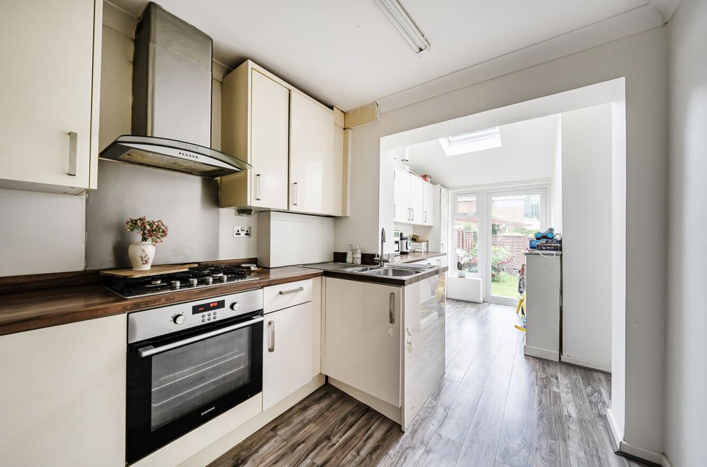 Property photo 2 of 14 1471212-16-6A268d...