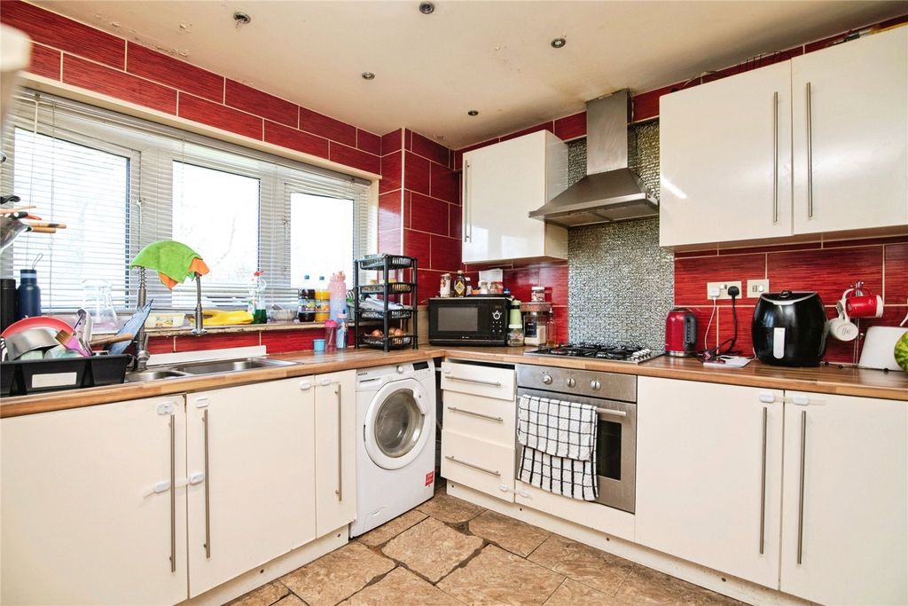 Property photo 2 of 17 Picture No. 13