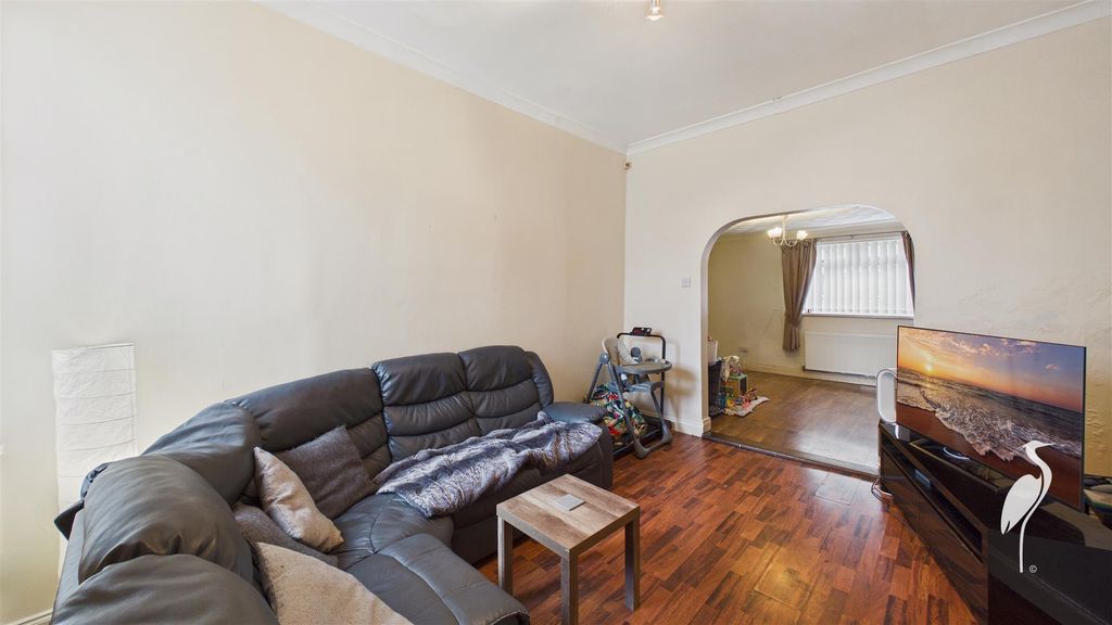 Property photo 3 of 14 Lounge