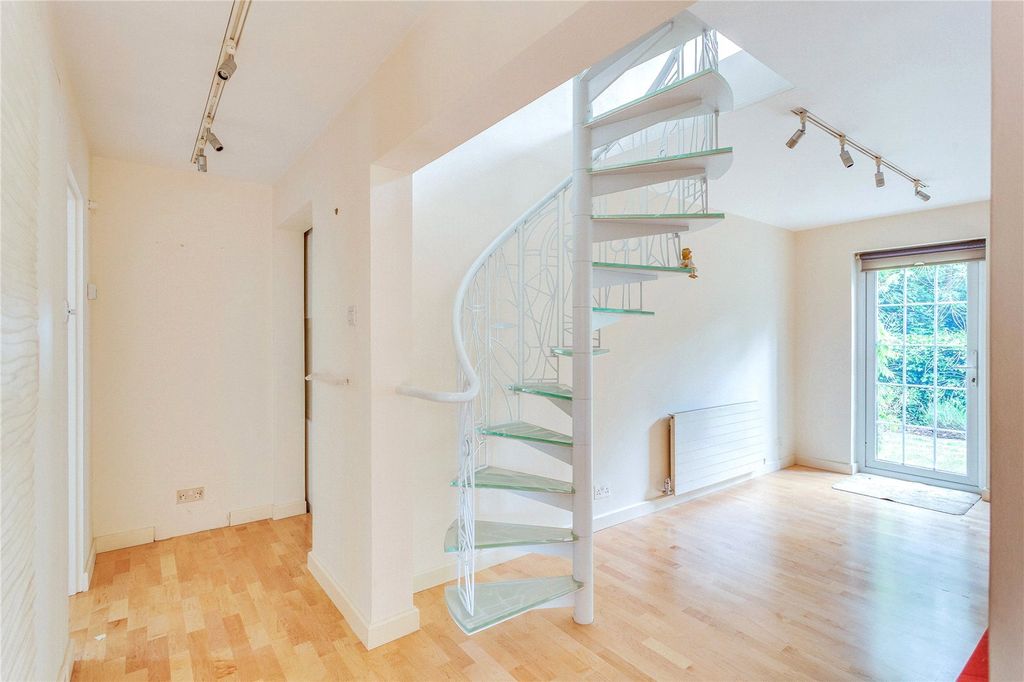 Additional image 6 of 1 bed flat for salePhyllis Court Drive, Henley-On-Thames, Oxfordshire RG9