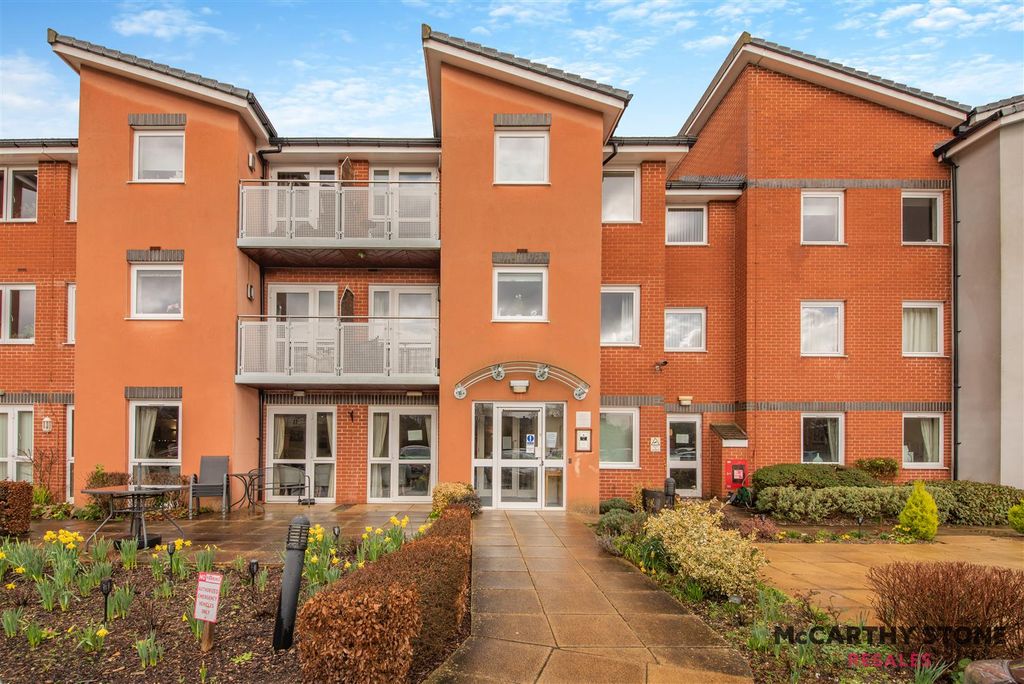 Property photo 1 of 24 8582751-Exterior02.Jpg