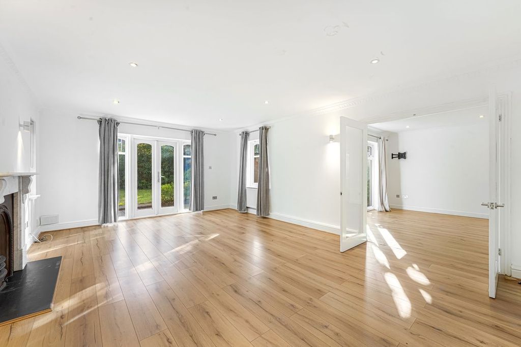 Property photo 2 of 8