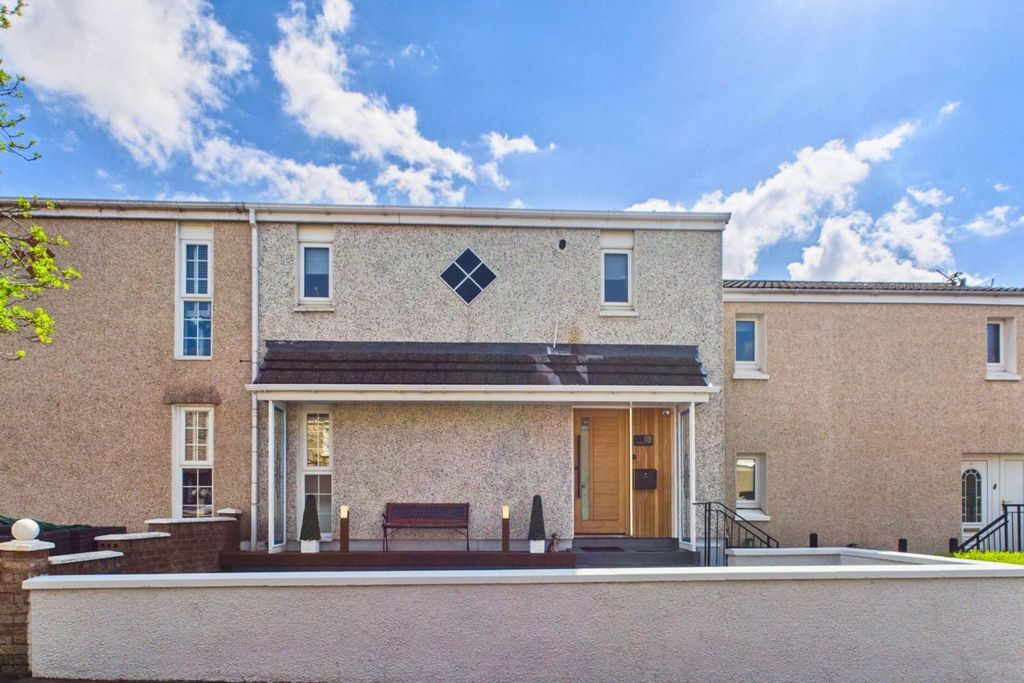 Property photo 2 of 32