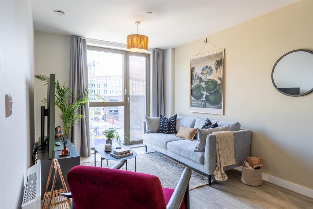 Property photo 1 of 16 2 Bed-16.Jpg