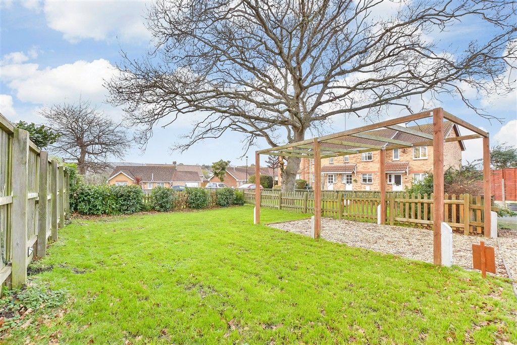 Property photo 2 of 17 Driveway/Parking