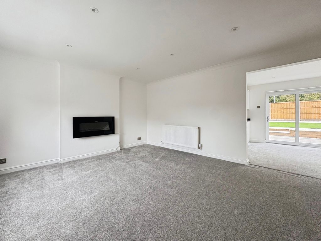 Property photo 3 of 15 Lounge