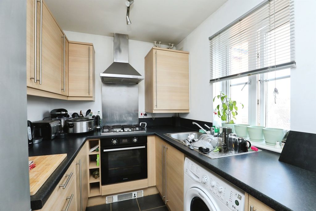 Property photo 2 of 17