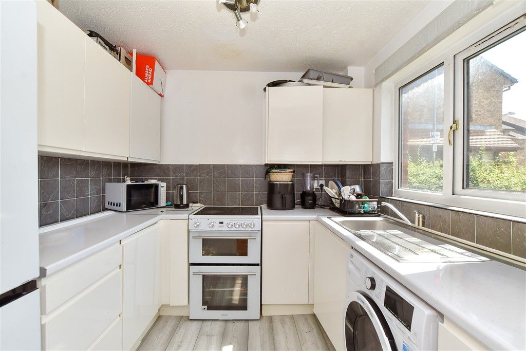 Property photo 3 of 6 Kitchen