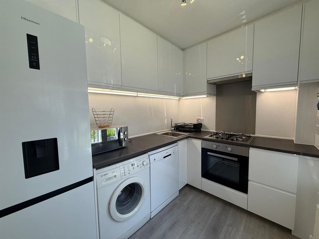 Property photo 3 of 13 333Ef6E5-5c32-467c-81B9-57d331c33815.Jpg