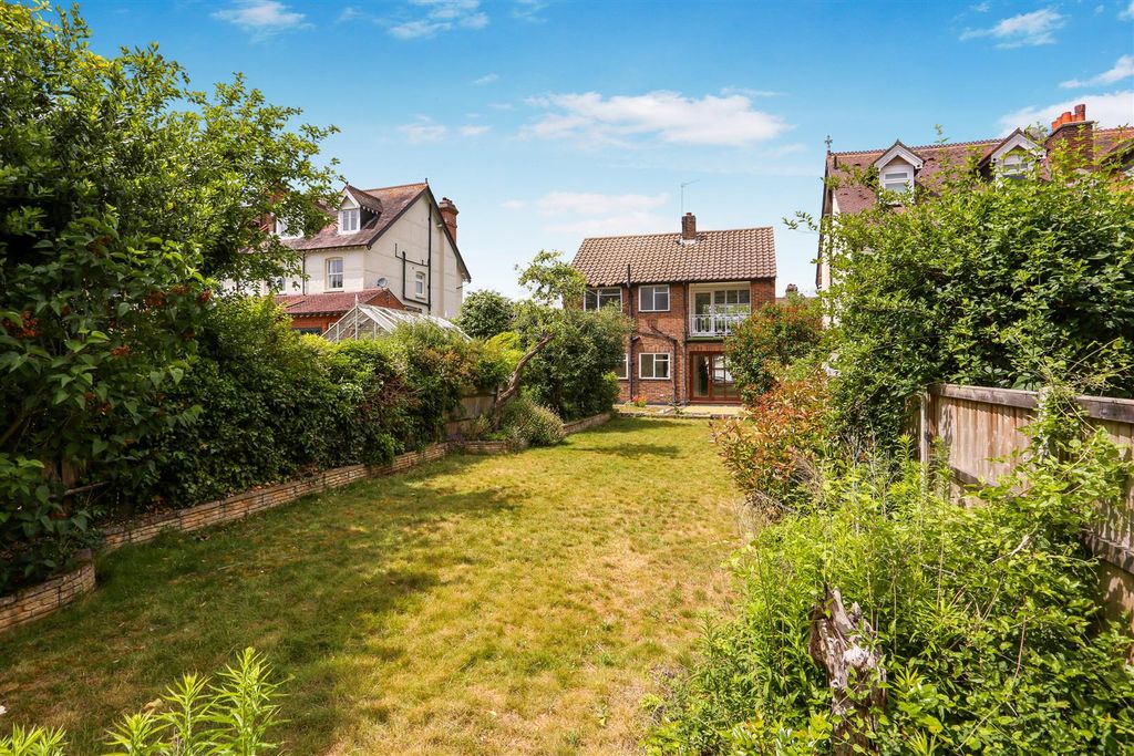 Property photo 2 of 24 1715235597 - 4A Highfield Road, Sm1 - 2.Jpg