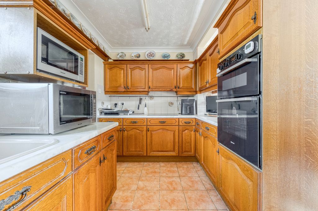 Property photo 3 of 23