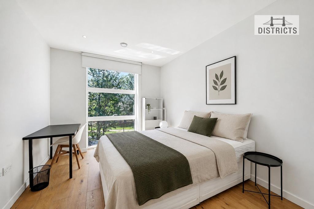 Property photo 3 of 17 Bed Dressed 1.Png