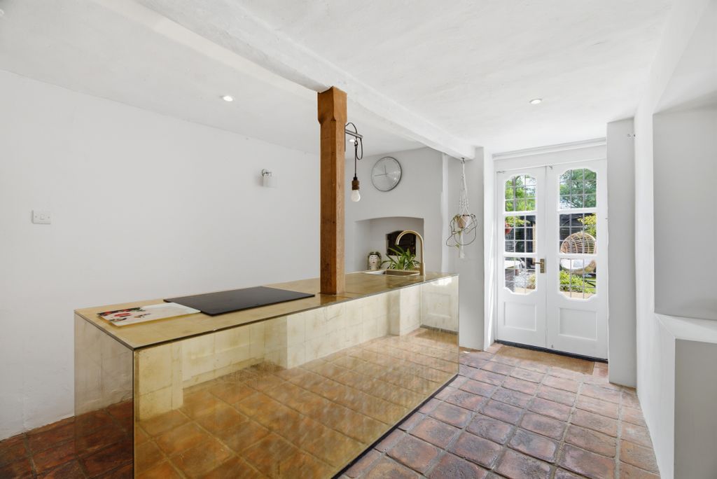 Property photo 2 of 24
