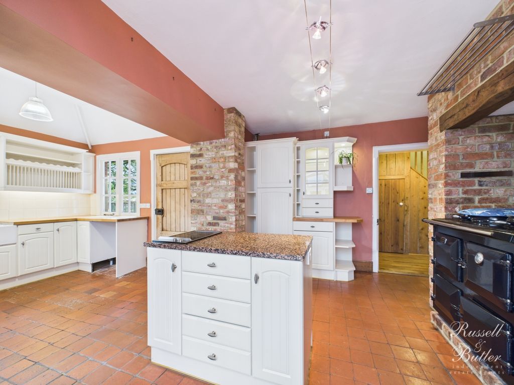 Property photo 2 of 22 Cam02127G0-Pr0350-Still022