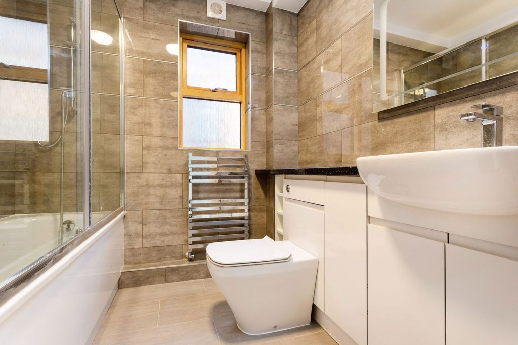Property photo 3 of 8 Bathroom