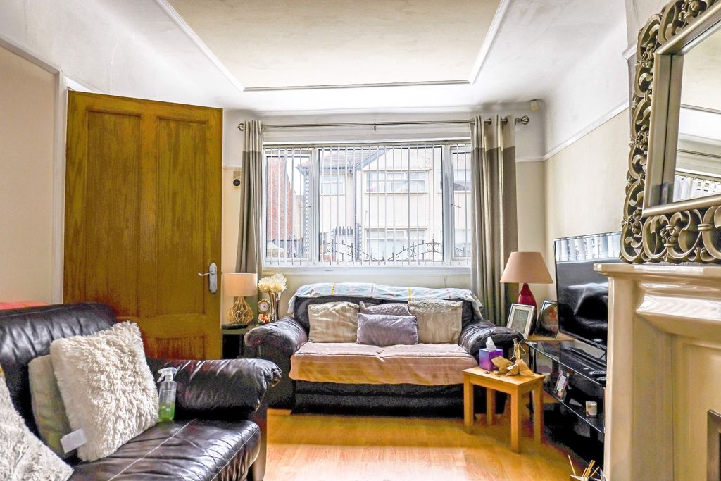 Property photo 2 of 22