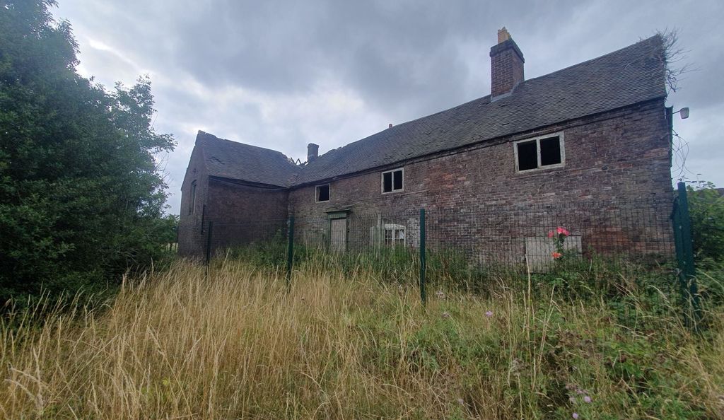 Property photo 2 of 18