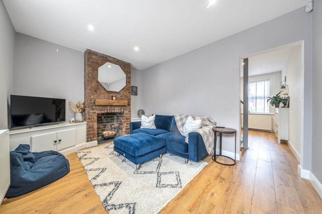 Property photo 2 of 20 Reception