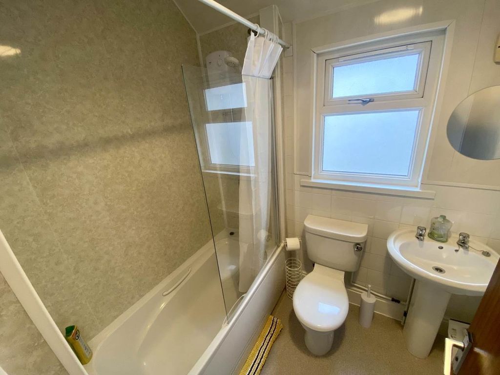 Property photo 2 of 17 8d770Bf9-d523-46E6-9804-E22147F4007A