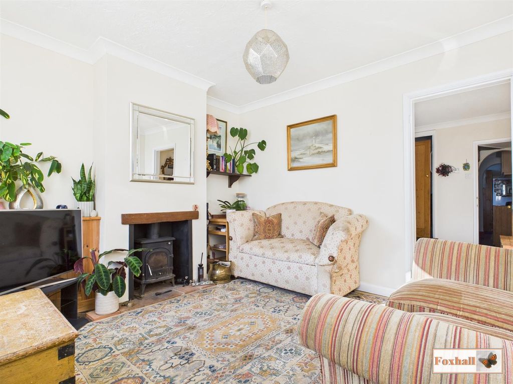 Property photo 2 of 16 Lounge