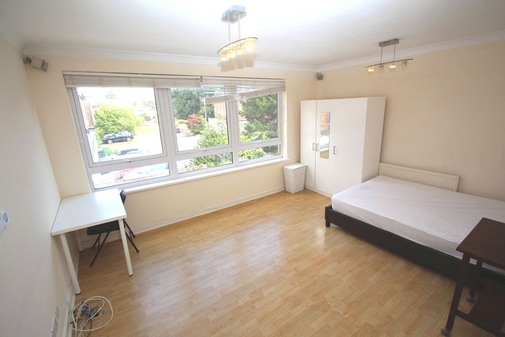 Property photo 3 of 6