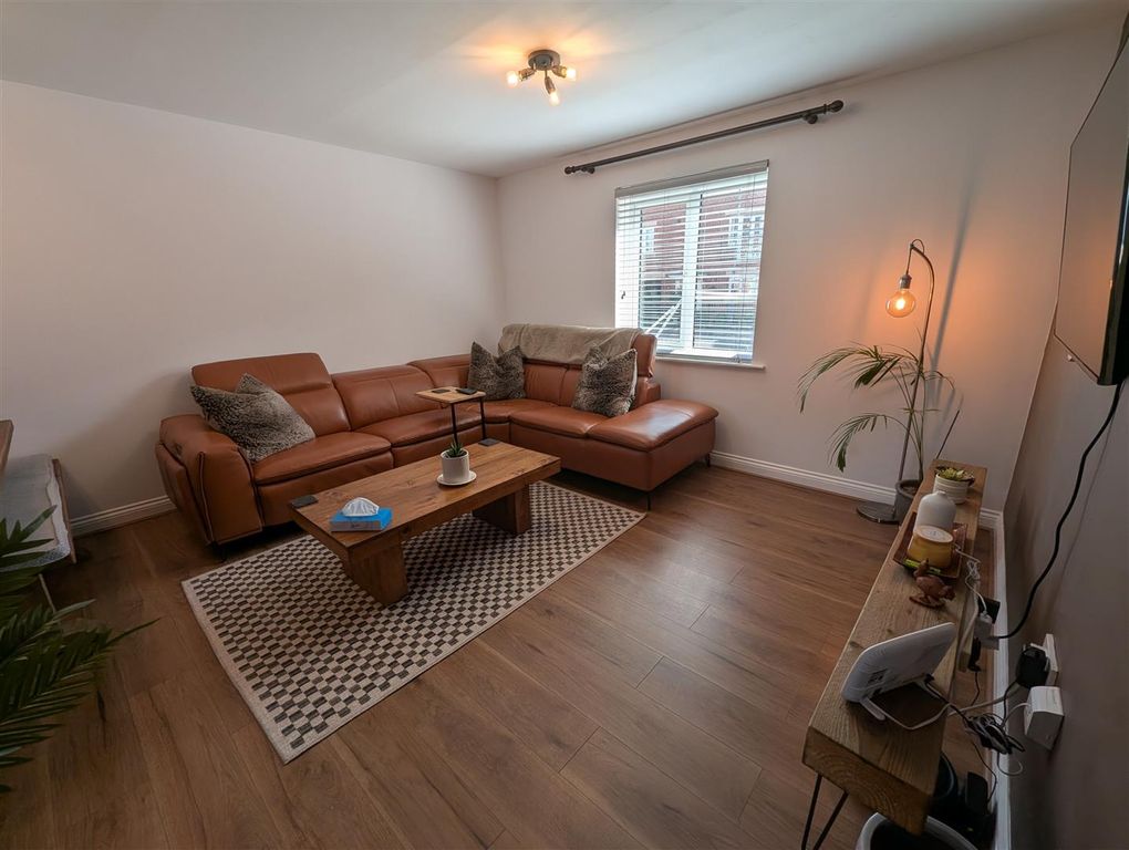 Property photo 3 of 11 Lounge/Dining Room