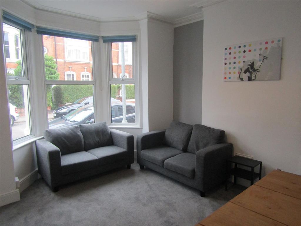 Property photo 2 of 9 104 Lounge.Png