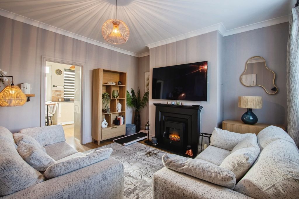 Property photo 2 of 14