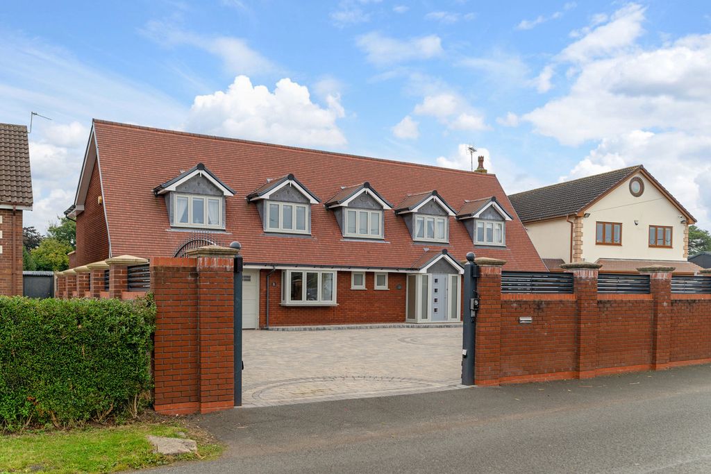 Property photo 2 of 38