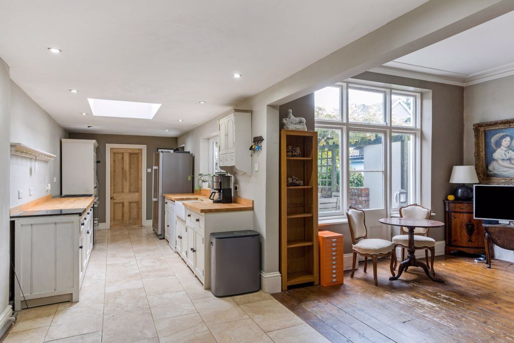 Property photo 3 of 15 Kitchen