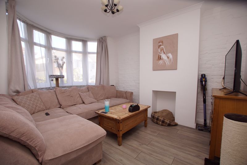 Property photo 3 of 13 Lounge