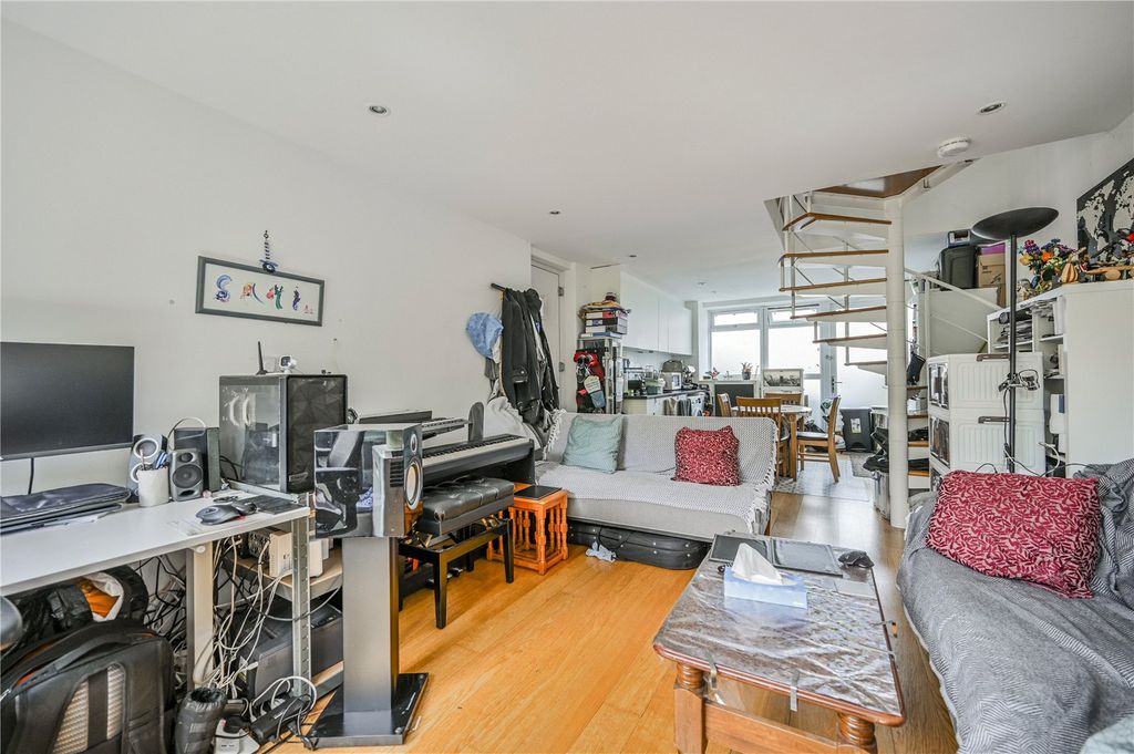 Property photo 3 of 11 Picture No. 10