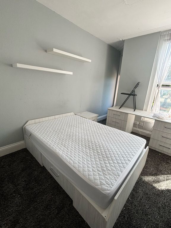 Property photo 3 of 10 Bright And Inviting Double Bedroom Featuring A Lar...