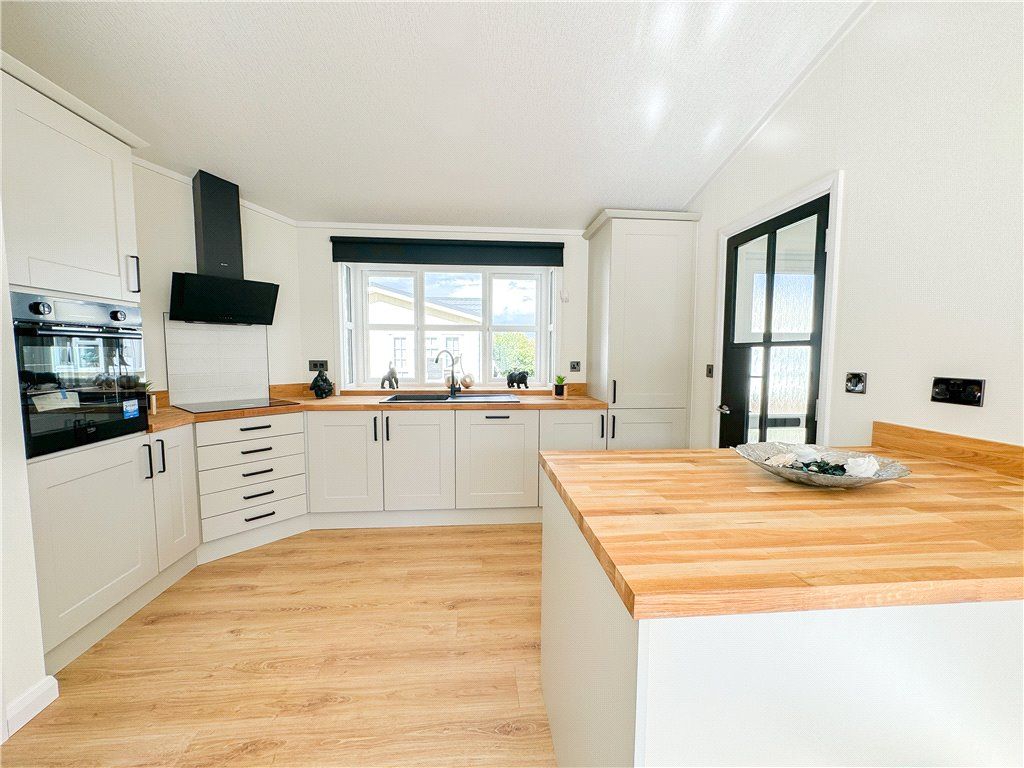Property photo 3 of 23 Kitchen