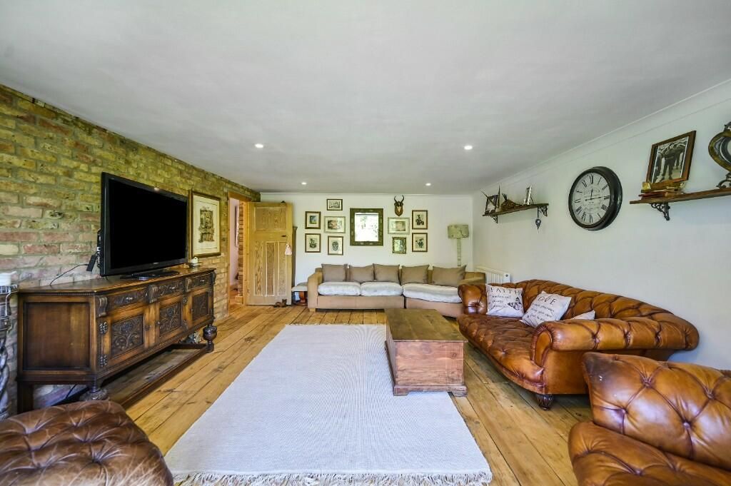 Property photo 3 of 24