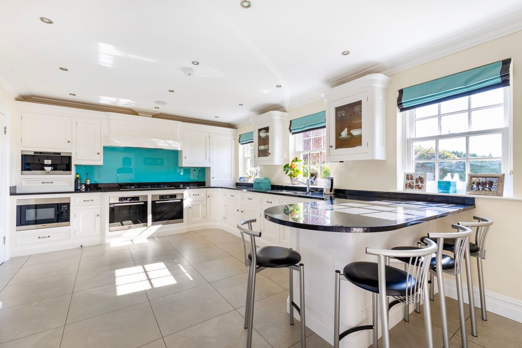 Property photo 2 of 17