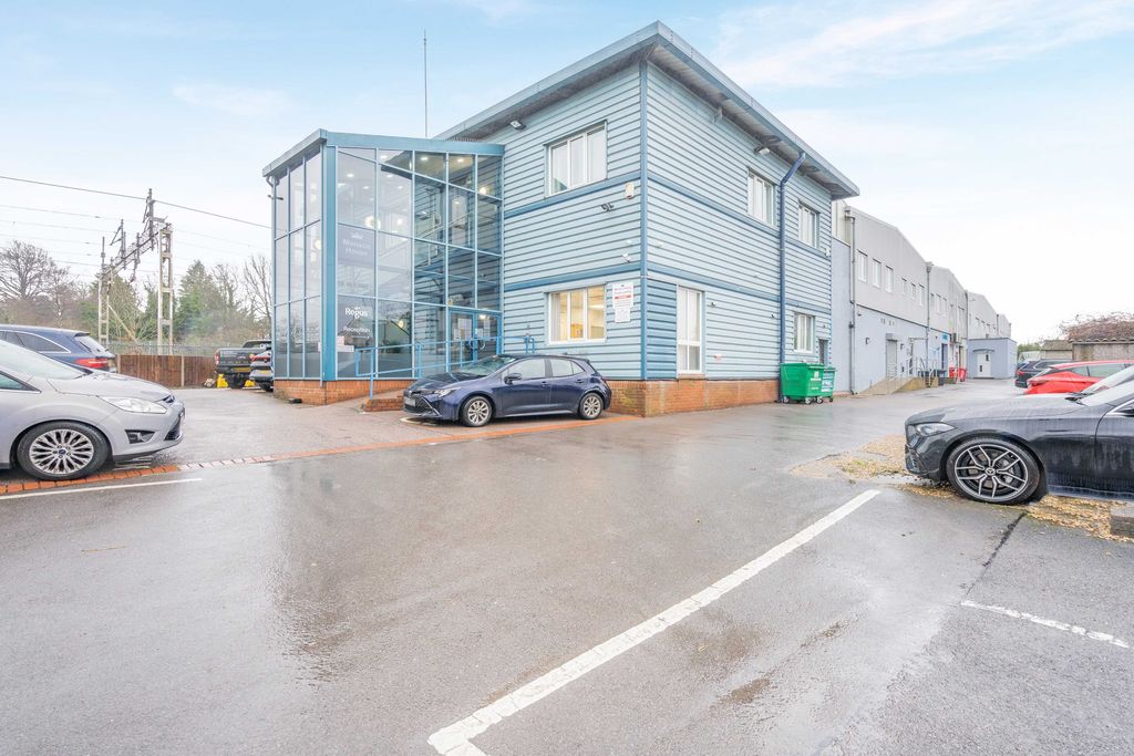 Property photo 1 of 8 Monaco House, 1 Monaco Way, Station Road, Kings Langley, Hertfordshire, Wd4 8Lq