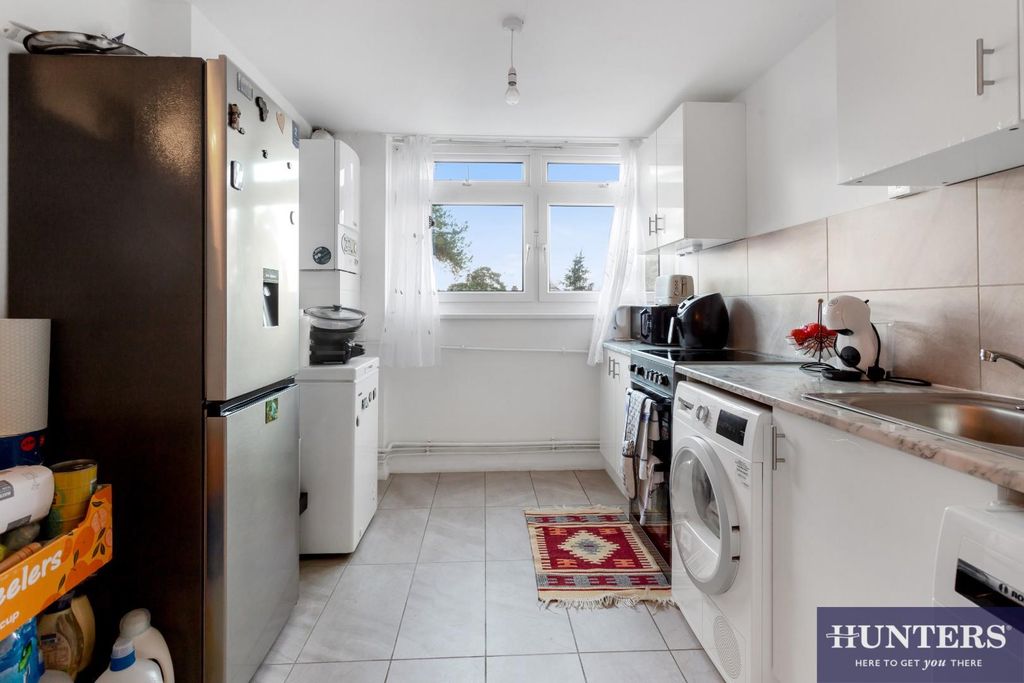 Property photo 3 of 9 Kitchen