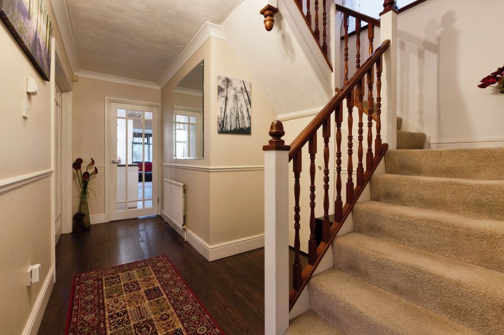 Property photo 3 of 26 7Dovesgatedovesgatebenfleetss75Ta-18