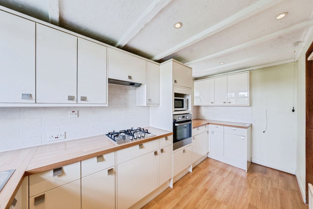 Property photo 3 of 19 Kitchen